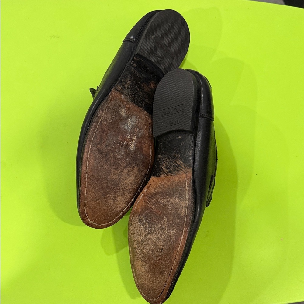 Gucci. Mens 8.5. Womens 9.5/10 - Picture 3 of 4